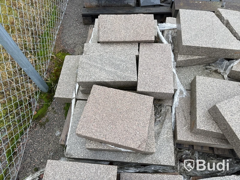 Stort parti marksten, skiffer, gatsten, gravstensmaterial etc.