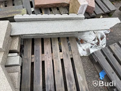 Stort parti marksten, skiffer, gatsten, gravstensmaterial etc.