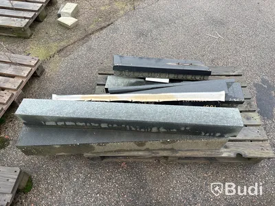 Stort parti marksten, skiffer, gatsten, gravstensmaterial etc.