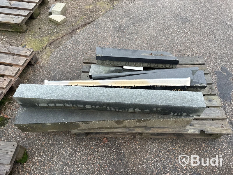 Stort parti marksten, skiffer, gatsten, gravstensmaterial etc.