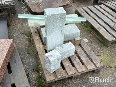 Stort parti marksten, skiffer, gatsten, gravstensmaterial etc.