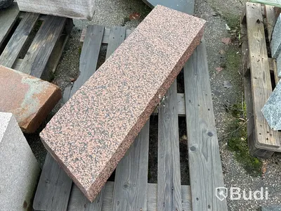 Stort parti marksten, skiffer, gatsten, gravstensmaterial etc.