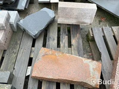 Stort parti marksten, skiffer, gatsten, gravstensmaterial etc.
