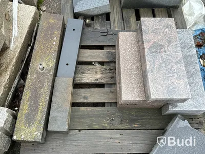 Stort parti marksten, skiffer, gatsten, gravstensmaterial etc.