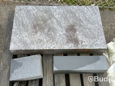 Stort parti marksten, skiffer, gatsten, gravstensmaterial etc.