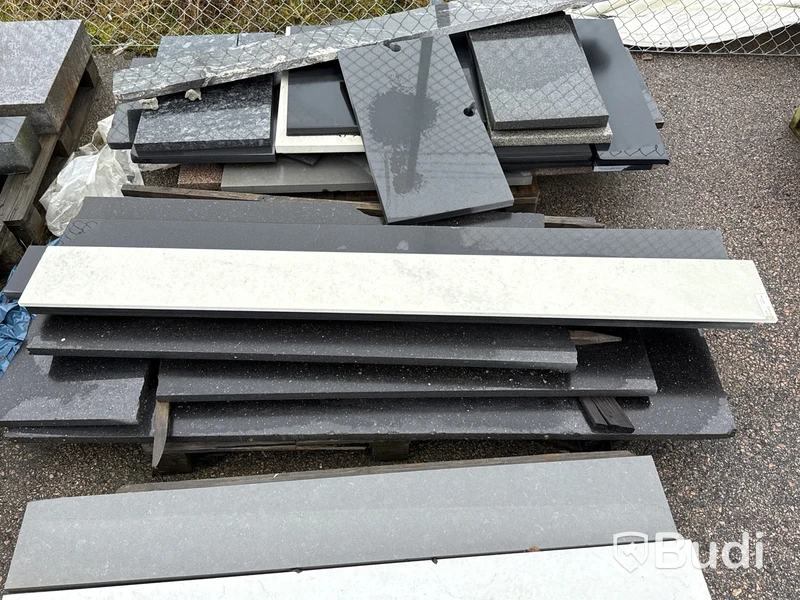 Stort parti marksten, skiffer, gatsten, gravstensmaterial etc.