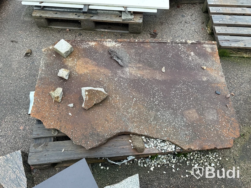 Stort parti marksten, skiffer, gatsten, gravstensmaterial etc.