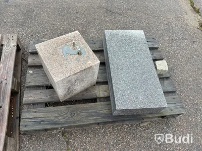 Stort parti marksten, skiffer, gatsten, gravstensmaterial etc.