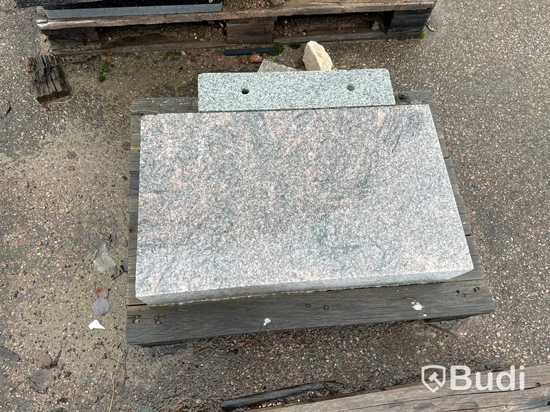 Stort parti marksten, skiffer, gatsten, gravstensmaterial etc.