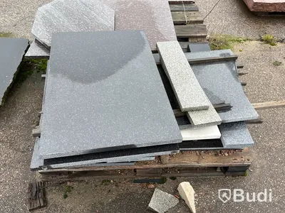 Stort parti marksten, skiffer, gatsten, gravstensmaterial etc.