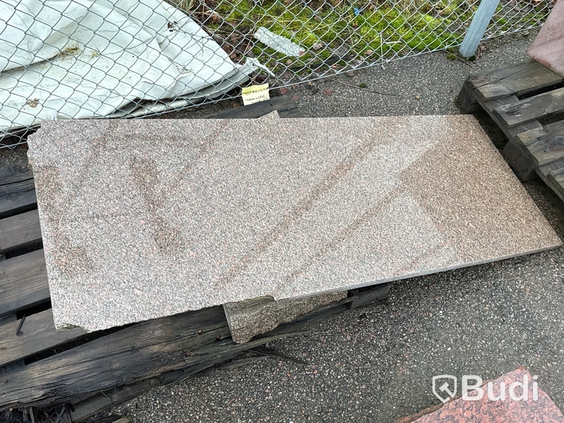 Stort parti marksten, skiffer, gatsten, gravstensmaterial etc.