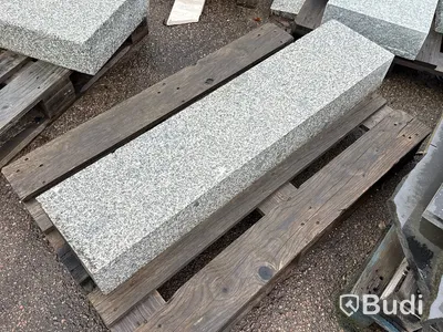 Stort parti marksten, skiffer, gatsten, gravstensmaterial etc.