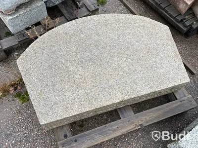 Stort parti marksten, skiffer, gatsten, gravstensmaterial etc.