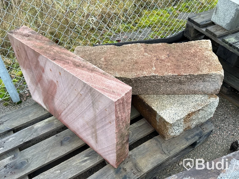 Stort parti marksten, skiffer, gatsten, gravstensmaterial etc.