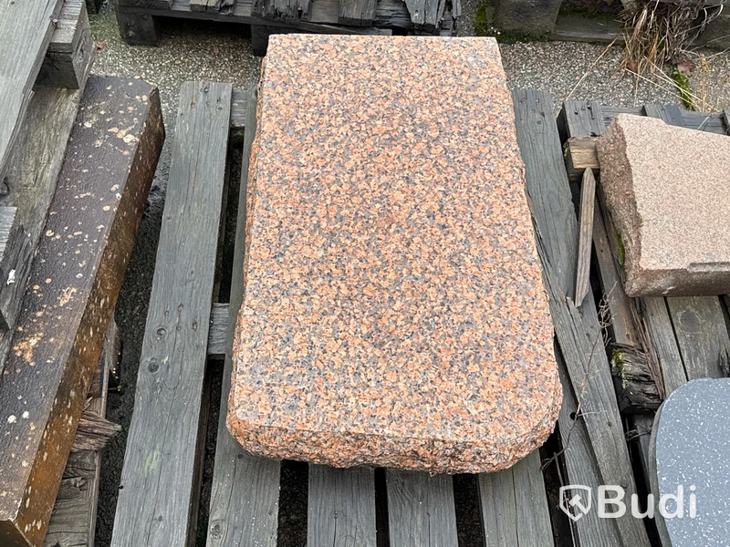 Stort parti marksten, skiffer, gatsten, gravstensmaterial etc.