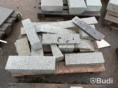 Stort parti marksten, skiffer, gatsten, gravstensmaterial etc.