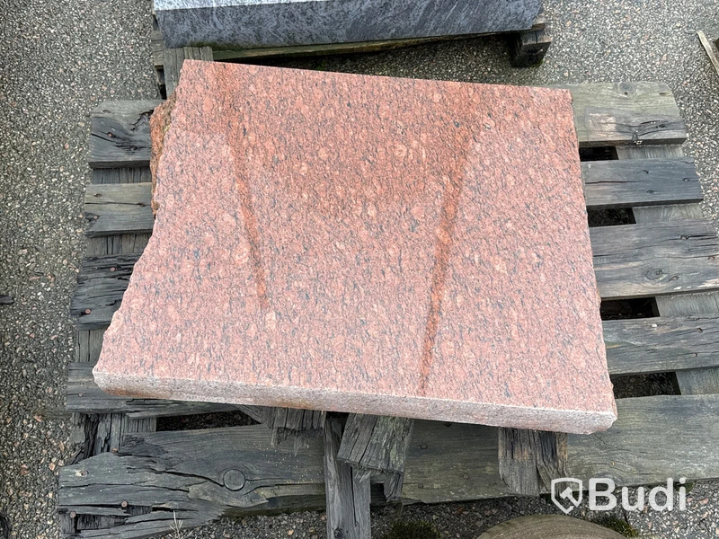 Stort parti marksten, skiffer, gatsten, gravstensmaterial etc.