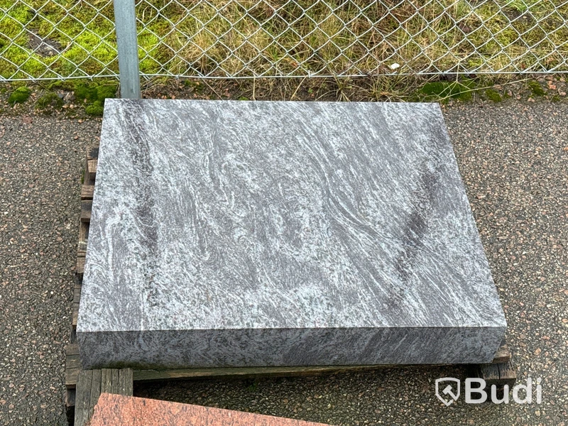 Stort parti marksten, skiffer, gatsten, gravstensmaterial etc.