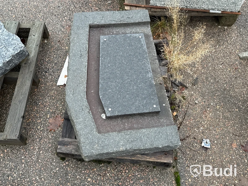 Stort parti marksten, skiffer, gatsten, gravstensmaterial etc.