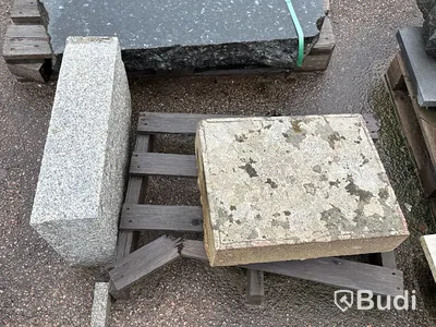 Stort parti marksten, skiffer, gatsten, gravstensmaterial etc.