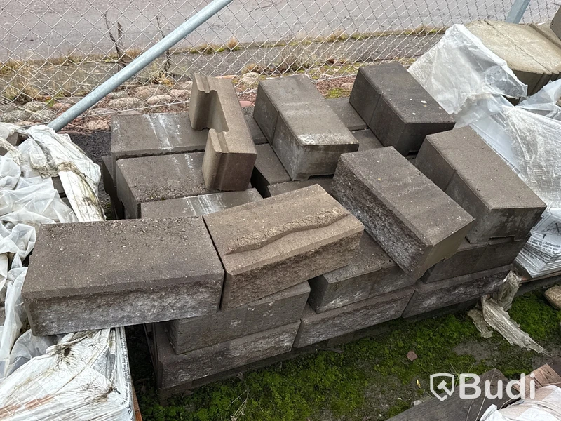 Stort parti marksten, skiffer, gatsten, gravstensmaterial etc.