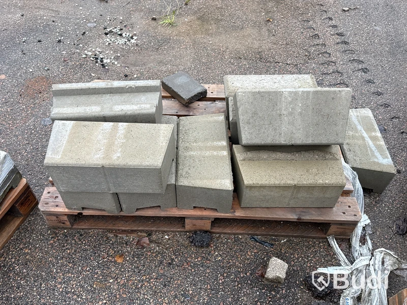 Stort parti marksten, skiffer, gatsten, gravstensmaterial etc.
