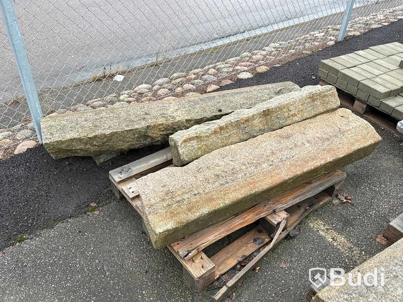 Stort parti marksten, skiffer, gatsten, gravstensmaterial etc.