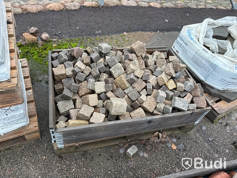 Stort parti marksten, skiffer, gatsten, gravstensmaterial etc.
