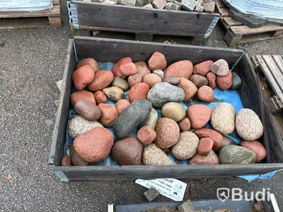 Stort parti marksten, skiffer, gatsten, gravstensmaterial etc.