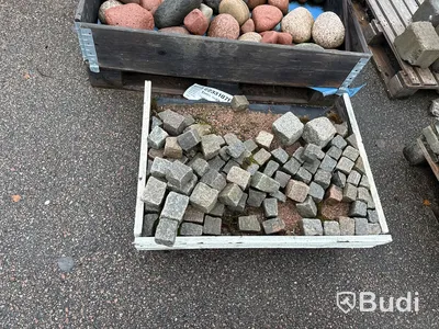 Stort parti marksten, skiffer, gatsten, gravstensmaterial etc.