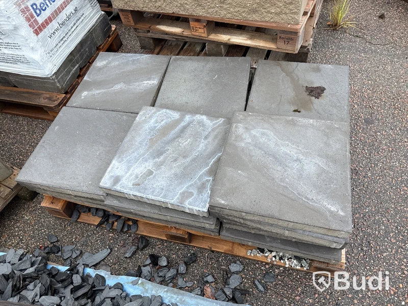 Stort parti marksten, skiffer, gatsten, gravstensmaterial etc.