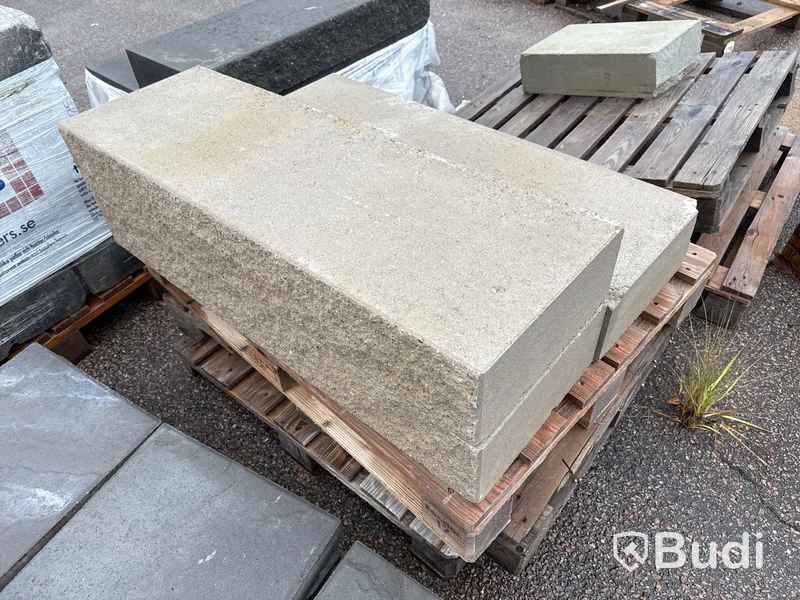 Stort parti marksten, skiffer, gatsten, gravstensmaterial etc.