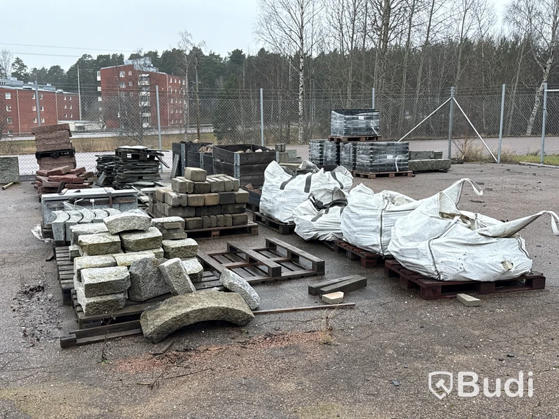 Stort parti marksten, skiffer, gatsten, gravstensmaterial etc.