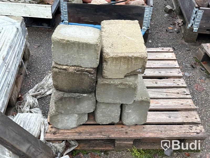 Stort parti marksten, skiffer, gatsten, gravstensmaterial etc.