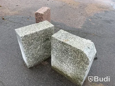 Stort parti marksten, skiffer, gatsten, gravstensmaterial etc.
