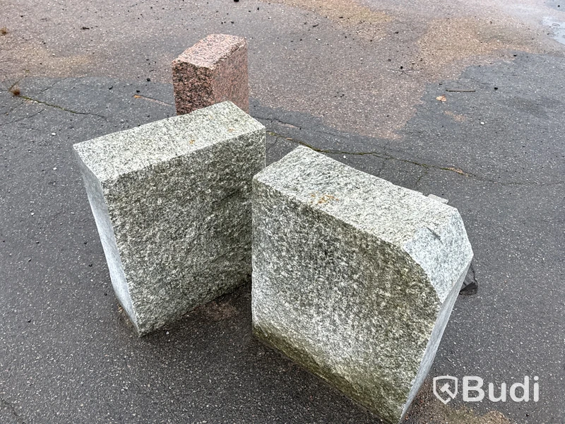 Stort parti marksten, skiffer, gatsten, gravstensmaterial etc.