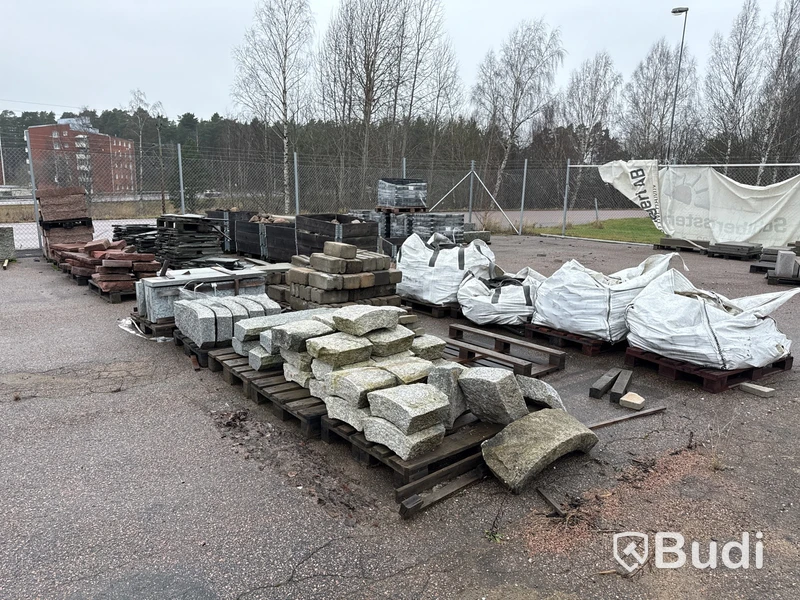 Stort parti marksten, skiffer, gatsten, gravstensmaterial etc.