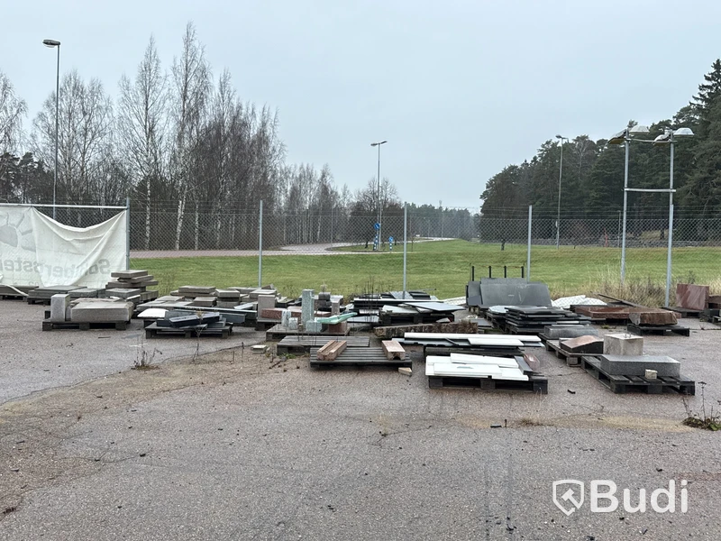Stort parti marksten, skiffer, gatsten, gravstensmaterial etc.