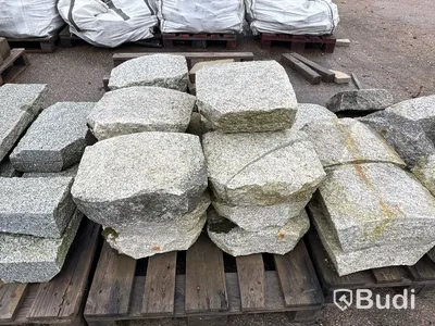 Stort parti marksten, skiffer, gatsten, gravstensmaterial etc.