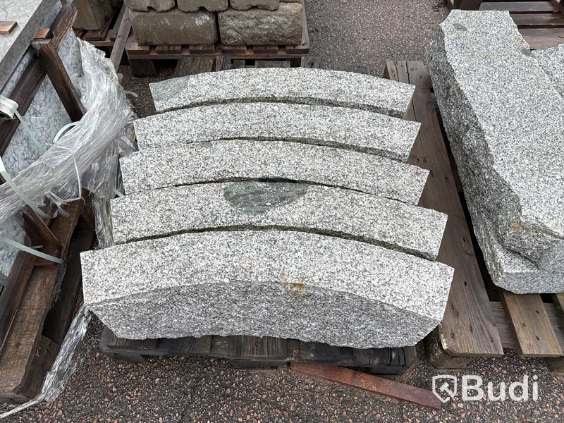 Stort parti marksten, skiffer, gatsten, gravstensmaterial etc.