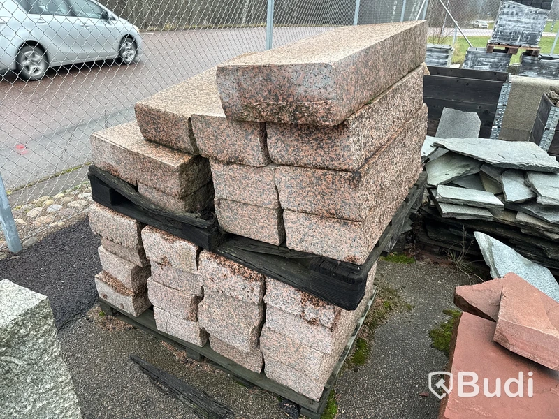 Stort parti marksten, skiffer, gatsten, gravstensmaterial etc.