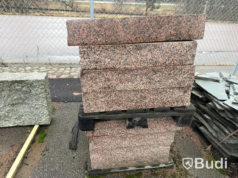 Stort parti marksten, skiffer, gatsten, gravstensmaterial etc.