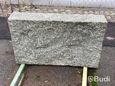 Stort parti marksten, skiffer, gatsten, gravstensmaterial etc.