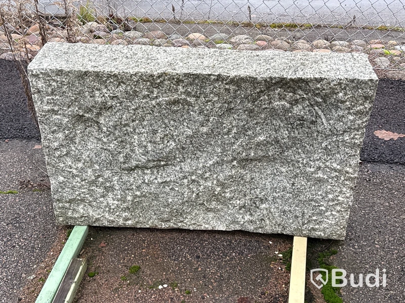 Stort parti marksten, skiffer, gatsten, gravstensmaterial etc.