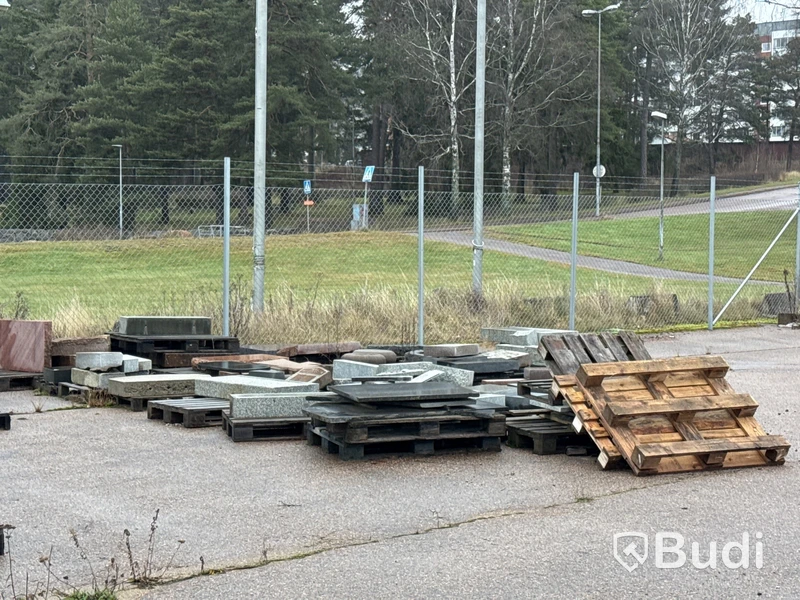 Stort parti marksten, skiffer, gatsten, gravstensmaterial etc.