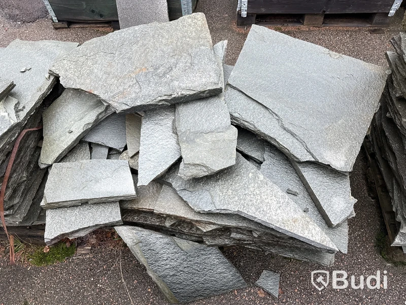 Stort parti marksten, skiffer, gatsten, gravstensmaterial etc.