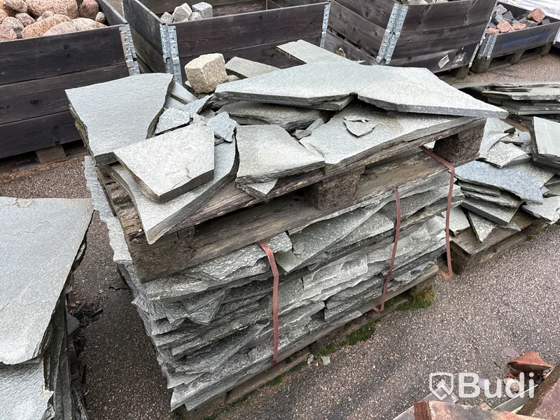 Stort parti marksten, skiffer, gatsten, gravstensmaterial etc.