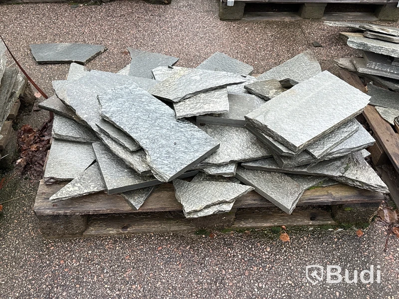 Stort parti marksten, skiffer, gatsten, gravstensmaterial etc.