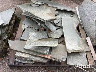 Stort parti marksten, skiffer, gatsten, gravstensmaterial etc.