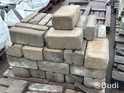Stort parti marksten, skiffer, gatsten, gravstensmaterial etc.
